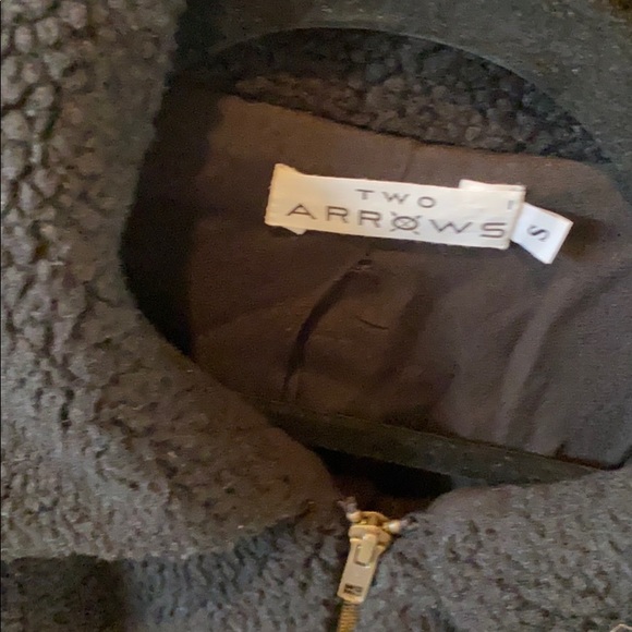 Two Arrows Zip up Jacket - Picture 2 of 7